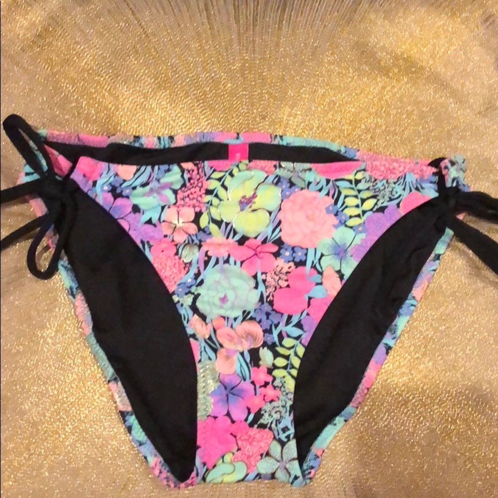 Swimsuit - Picture 3 of 3